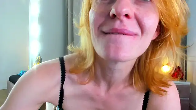 Snapshot of SquirtyAlisa chatting on 09-12-25, 10:32 SquirtyAlisa online show from 09-12-25, 10:32