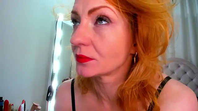 Snapshot of SquirtyAlisa chatting on 10-14-25, 05:30 SquirtyAlisa online show from 10-14-25, 05:30