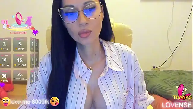 kissnicol32 online show from 11-17-25, 04:24