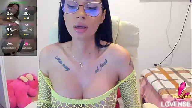 kissnicol32 online show from 06-15-26, 03:03