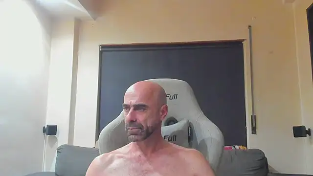 Snapshot of Bicopflirt chatting on 09-13-25, 01:05 Bicopflirt online show from 09-13-25, 01:05