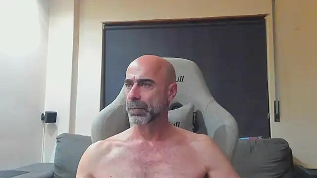 Snapshot of Bicopflirt chatting on 10-20-25, 11:38 Bicopflirt online show from 10-20-25, 11:38