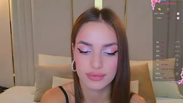 Snapshot of BellaHalles chatting on 10-24-25, 06:10 BellaHalles online show from 10-24-25, 06:10