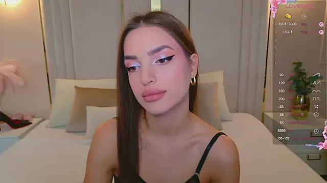 Snapshot of BellaHalles chatting on 11-15-25, 06:22 BellaHalles online show from 11-15-25, 06:22