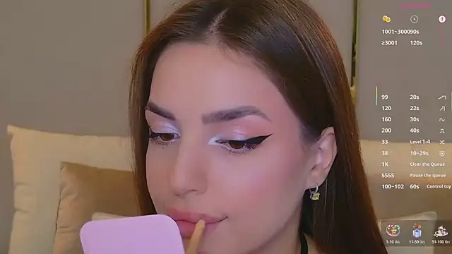 Snapshot of BellaHalles chatting on 11-26-25, 06:03 BellaHalles online show from 11-26-25, 06:03