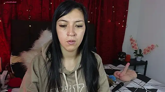 Snapshot of Majuu__ chatting on 09-27-25, 11:37 Majuu online show from 09-27-25, 11:37
