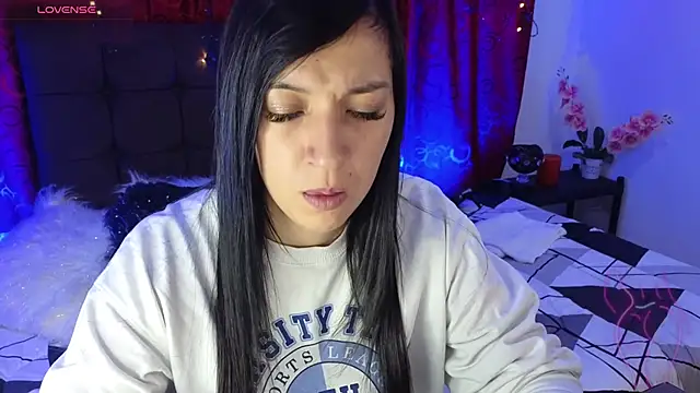 Snapshot of Majuu__ chatting on 11-07-25, 11:43 Majuu online show from 11-07-25, 11:43