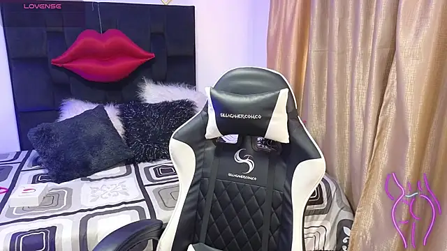 Snapshot of Majuu__ chatting on 12-03-25, 12:25 Majuu online show from 12-03-25, 12:25