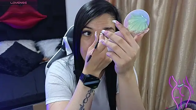 Snapshot of Majuu__ chatting on 12-05-25, 11:52 Majuu online show from 12-05-25, 11:52