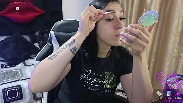 Snapshot of Majuu__ chatting on 12-15-25, 11:58 Majuu online show from 12-15-25, 11:58