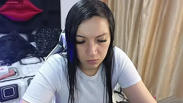 Snapshot of Majuu__ chatting on 12-19-25, 11:50 Majuu online show from 12-19-25, 11:50