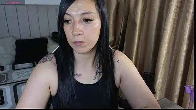 Snapshot of Majuu__ chatting on 04-06-26, 11:33 Majuu online show from 04-06-26, 11:33