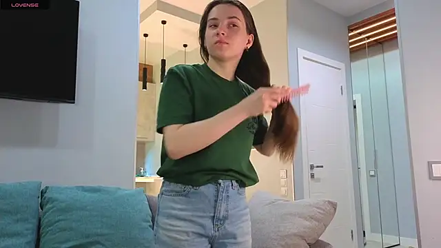 DonnaBurkee online show from 09-30-25, 04:06