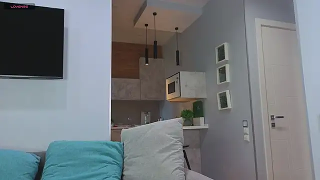 DonnaBurkee online show from 04-17-26, 04:15