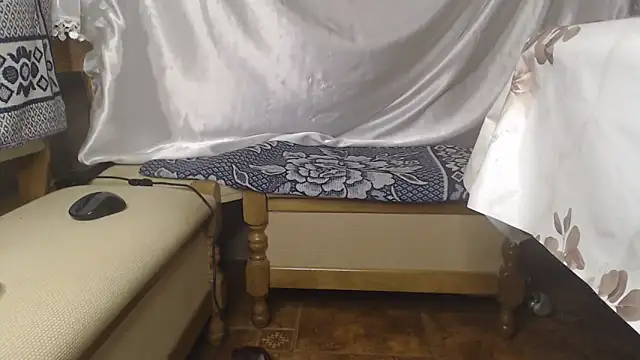 Burberrry  online show from 04-20-26, 07:04