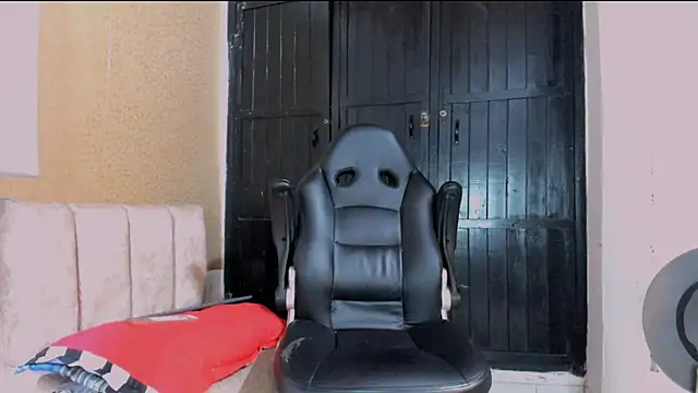Snapshot of naugthy_dominant chatting on 01-14-25, 05:23 naugthy dominant online show from 01-14-25, 05:23