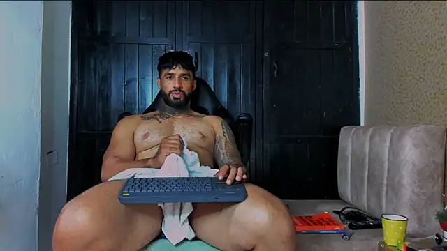Snapshot of naugthy_dominant chatting on 01-21-25, 09:13 naugthy dominant online show from 01-21-25, 09:13