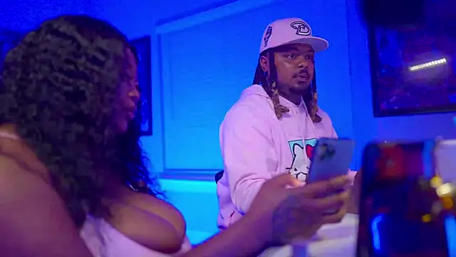 4EVAGLACIERS online show from 09-25-25, 03:21