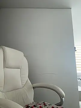 Snapshot of pamell_col chatting on 11-07-25, 12:05 pamell col online show from 11-07-25, 12:05