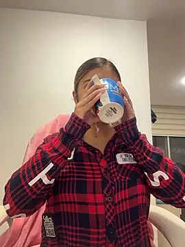 Snapshot of pamell_col chatting on 01-11-26, 12:04 pamell col online show from 01-11-26, 12:04