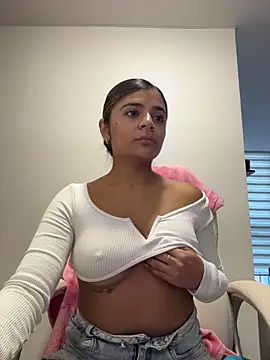 Snapshot of pamell_col chatting on 02-17-26, 10:38 pamell col online show from 02-17-26, 10:38