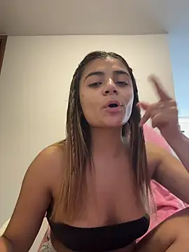 Snapshot of pamell_col chatting on 03-08-26, 04:33 pamell col online show from 03-08-26, 04:33