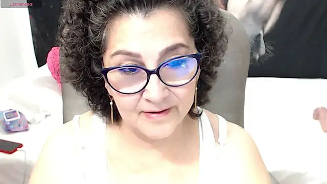 Snapshot of cataleya_mom chatting on 02-25-25, 06:14 cataleya mom online show from 02-25-25, 06:14