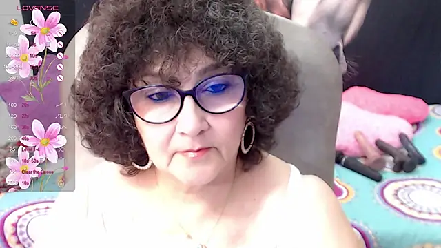 Snapshot of cataleya_mom chatting on 03-21-25, 01:45 cataleya mom online show from 03-21-25, 01:45