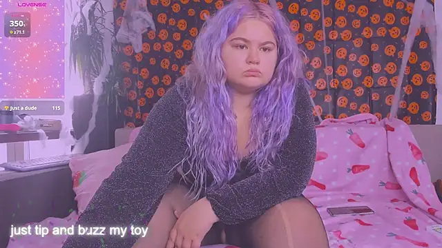 Freakcute  online show from 10-27-25, 02:10