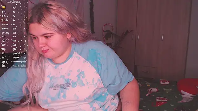 Freakcute  online show from 12-18-25, 03:18