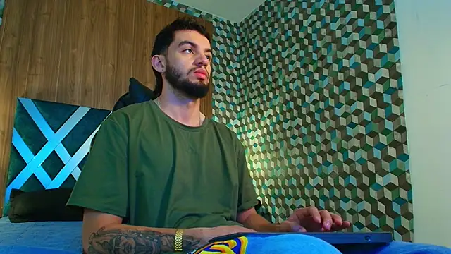 Snapshot of Michael_magno chatting on 10-25-25, 08:25 Michael magno online show from 10-25-25, 08:25