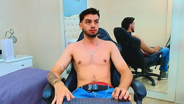 Snapshot of Michael_magno chatting on 11-03-25, 10:21 Michael magno online show from 11-03-25, 10:21