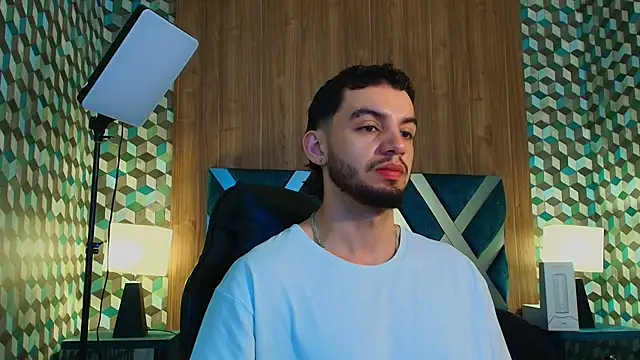 Snapshot of Michael_magno chatting on 11-04-25, 11:20 Michael magno online show from 11-04-25, 11:20