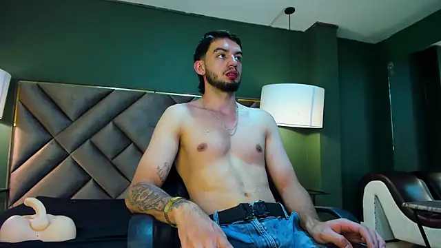 Snapshot of Michael_magno chatting on 11-09-25, 09:46 Michael magno online show from 11-09-25, 09:46