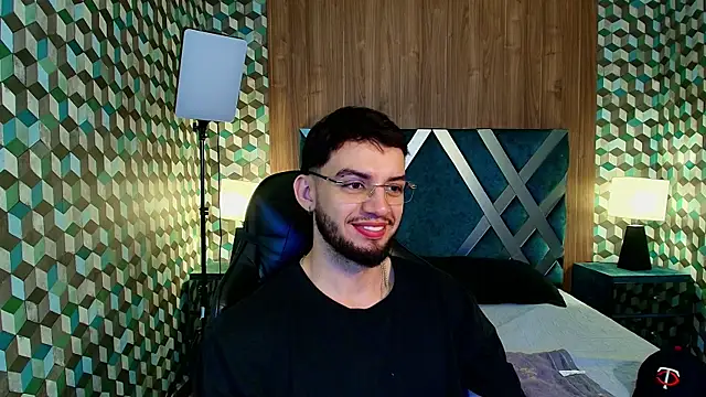 Snapshot of Michael_magno chatting on 11-13-25, 02:49 Michael magno online show from 11-13-25, 02:49