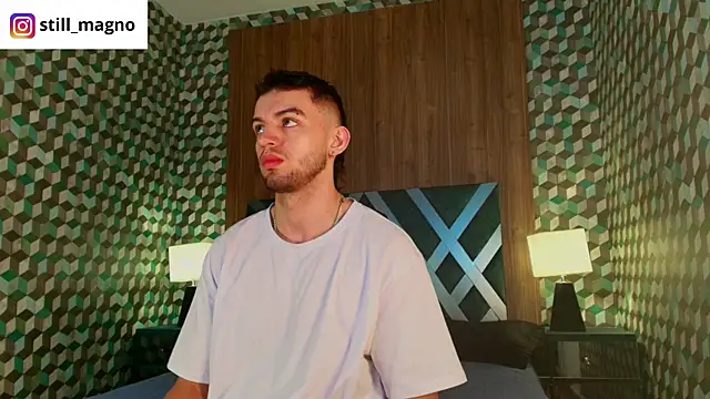 Snapshot of Michael_magno chatting on 11-22-25, 02:27 Michael magno online show from 11-22-25, 02:27