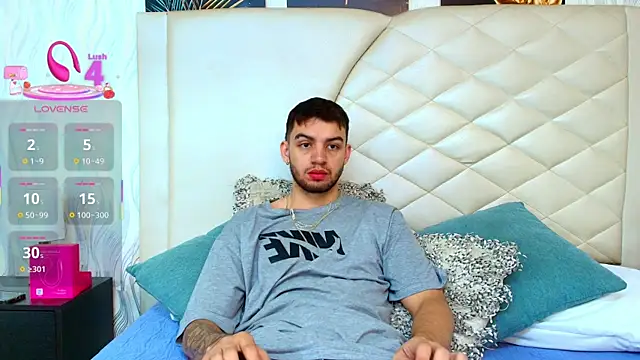 Snapshot of Michael_magno chatting on 11-30-25, 07:07 Michael magno online show from 11-30-25, 07:07