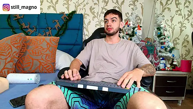 Snapshot of Michael_magno chatting on 12-04-25, 12:25 Michael magno online show from 12-04-25, 12:25