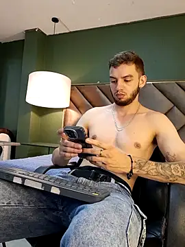 Michael magno online show from 04-27-26, 01:25