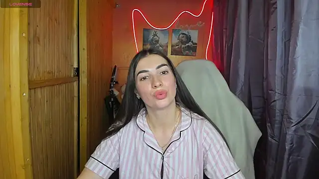 Snapshot of Fiery_Brunette_ chatting on 02-18-25, 06:58 Fiery Brunette  online show from 02-18-25, 06:58