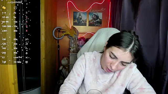 Fiery Brunette  online show from 11-16-25, 09:48