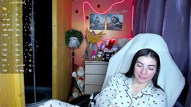 Fiery Brunette  online show from 12-22-25, 01:52