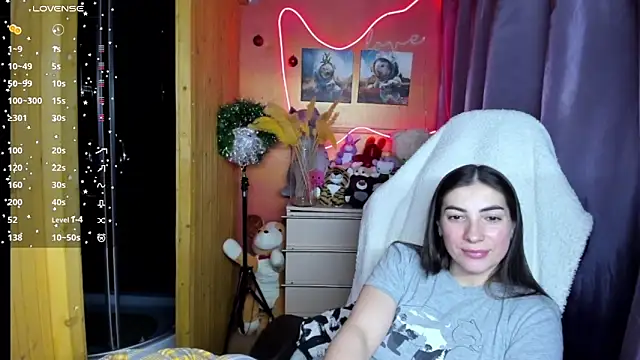 Fiery Brunette  online show from 01-13-26, 04:18