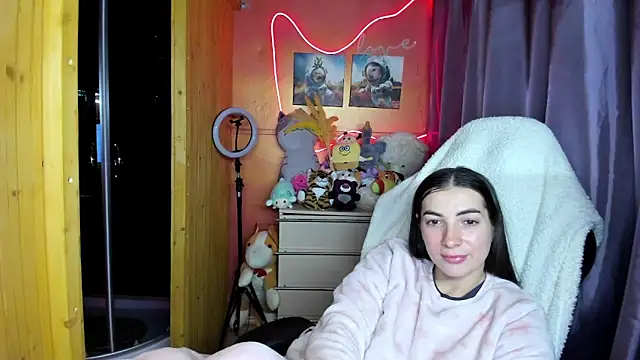 Fiery Brunette  online show from 03-12-26, 04:40