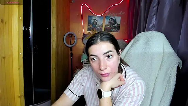 Fiery Brunette  online show from 03-23-26, 05:44