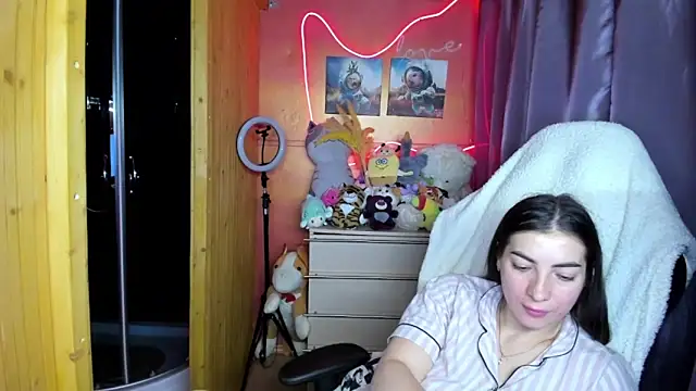 Fiery Brunette  online show from 03-24-26, 11:26