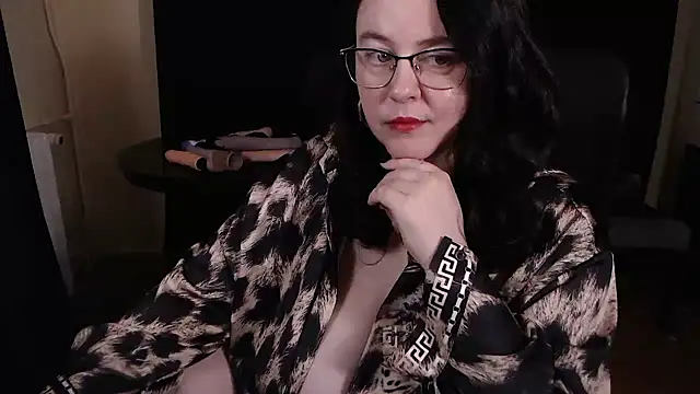 Snapshot of poshmistress chatting on 11-13-25, 04:22 poshmistress online show from 11-13-25, 04:22