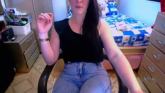 Snapshot of BitterMomXxx chatting on 02-13-25, 03:03 BitterMomXxx online show from 02-13-25, 03:03