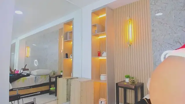 Snapshot of sabrina_shark_ chatting on 12-01-25, 02:38 sabrina shark online show from 12-01-25, 02:38