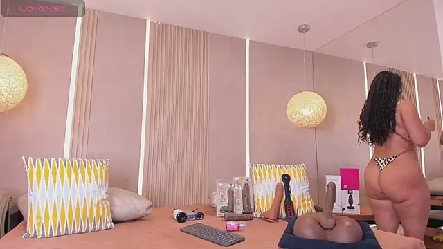 sabrina shark  online show from 04-07-26, 12:00